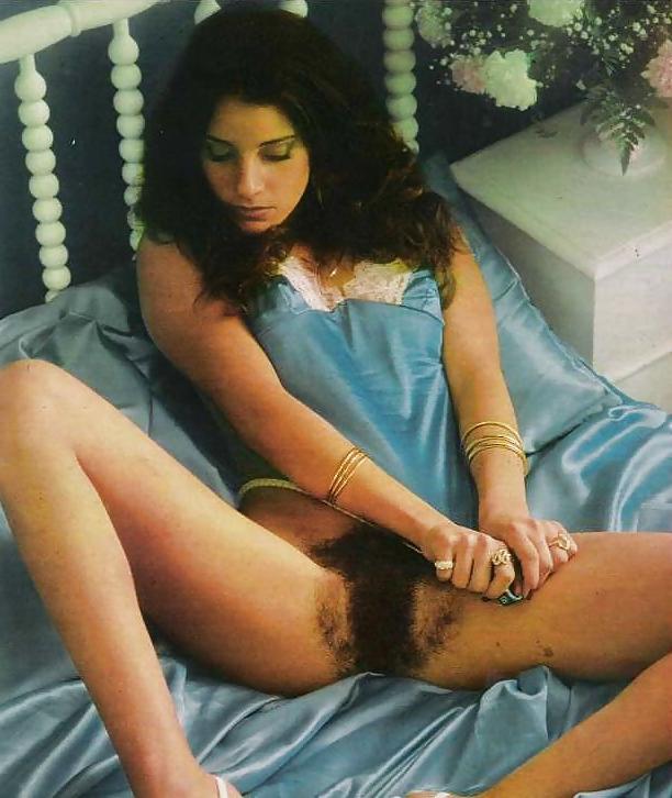 25P Hairy Retro Babes