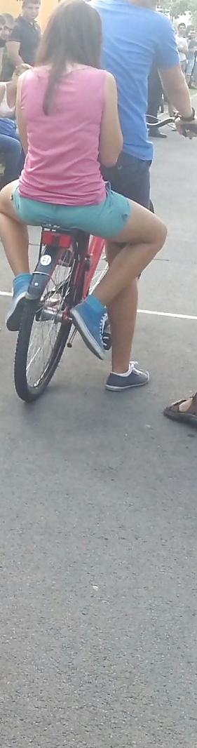 25P Spy sexy women in bicycle romanian