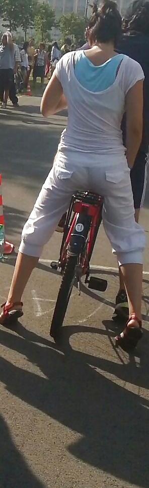 25P Spy sexy women in bicycle romanian