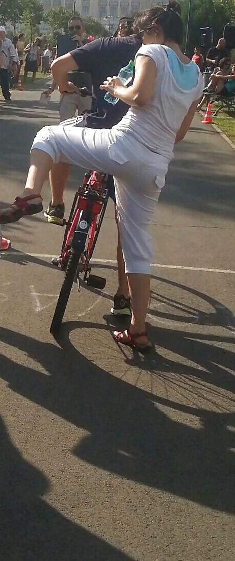 25P Spy sexy women in bicycle romanian