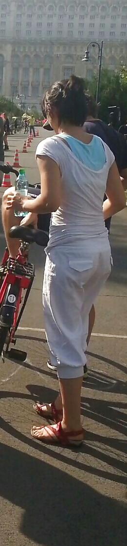 25P Spy sexy women in bicycle romanian