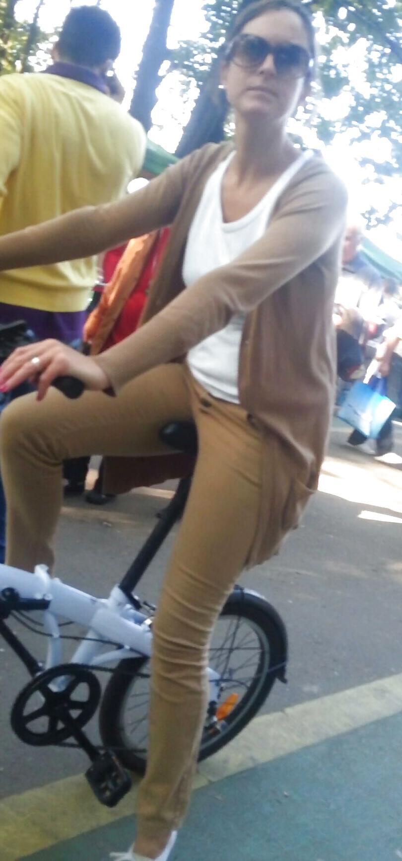25P Spy sexy women in bicycle romanian