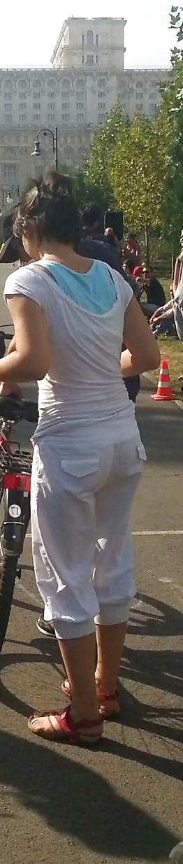 25P Spy sexy women in bicycle romanian