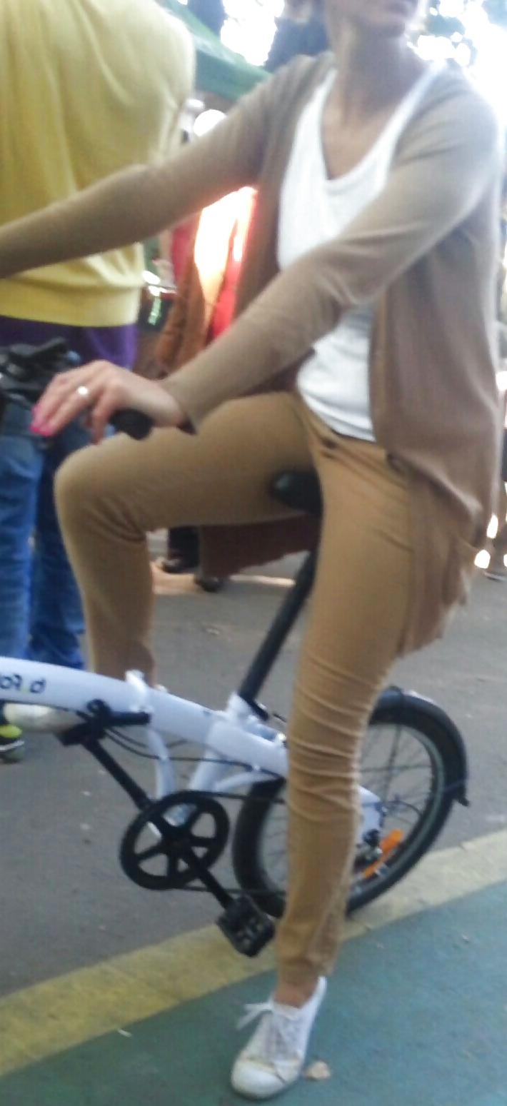 25P Spy sexy women in bicycle romanian