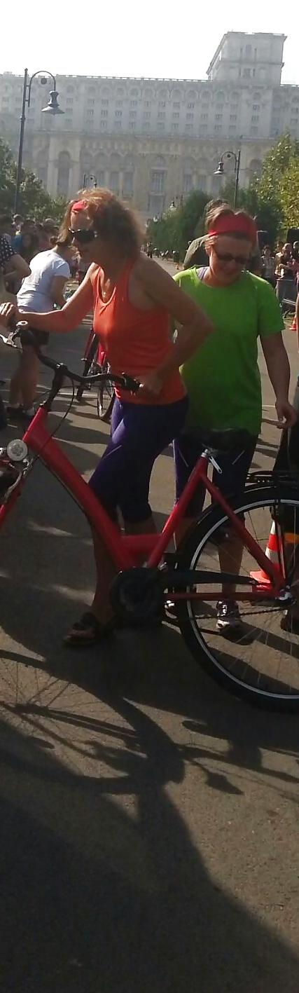 25P Spy sexy women in bicycle romanian