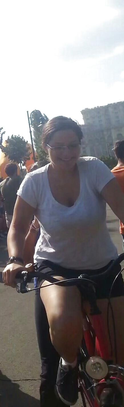 25P Spy sexy women in bicycle romanian