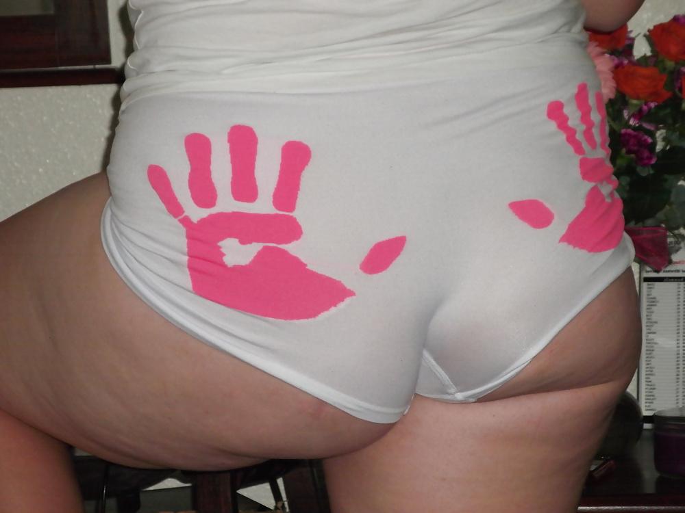 23P Wet pussy in spandex