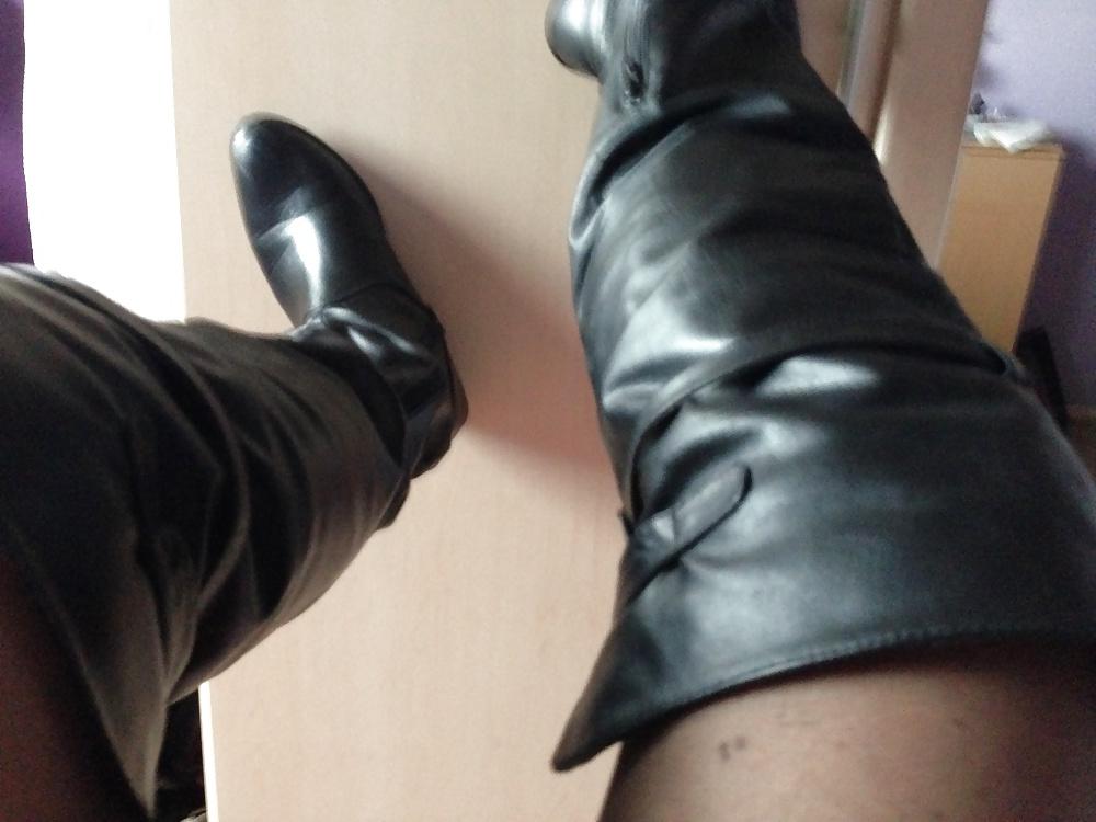 10P Boots and stockings