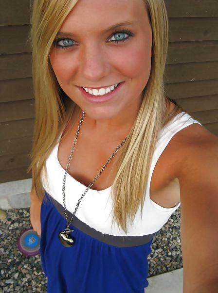 25P Hot amateur babes all dressed up and looking hot