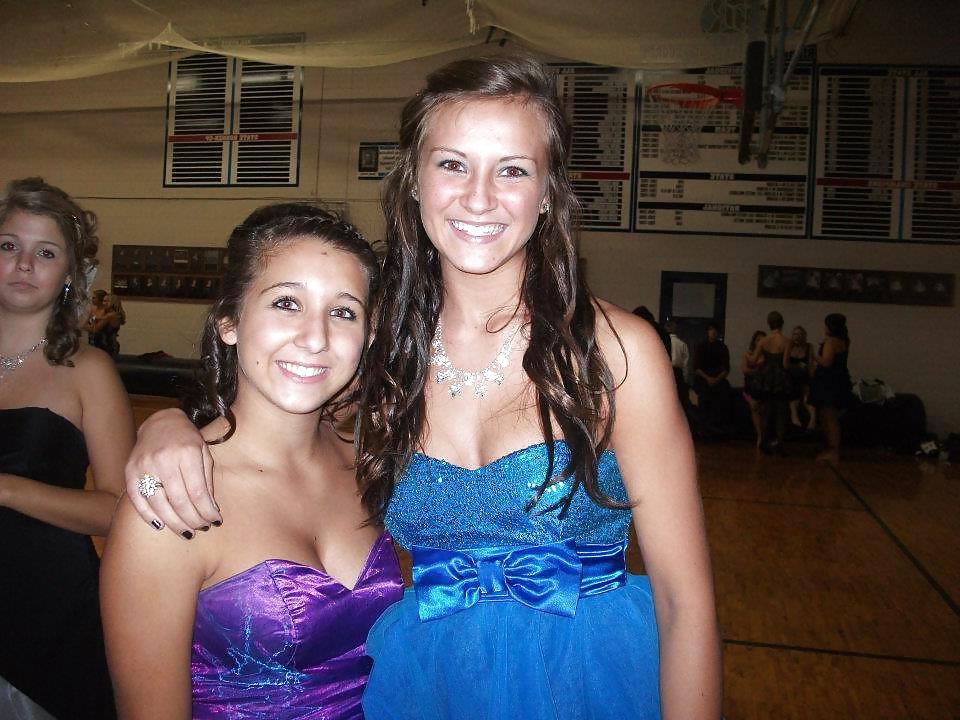 25P Hot amateur babes all dressed up and looking hot