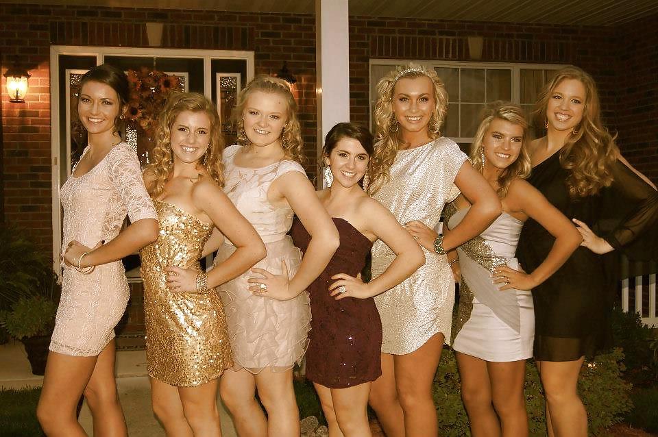 25P Hot amateur babes all dressed up and looking hot
