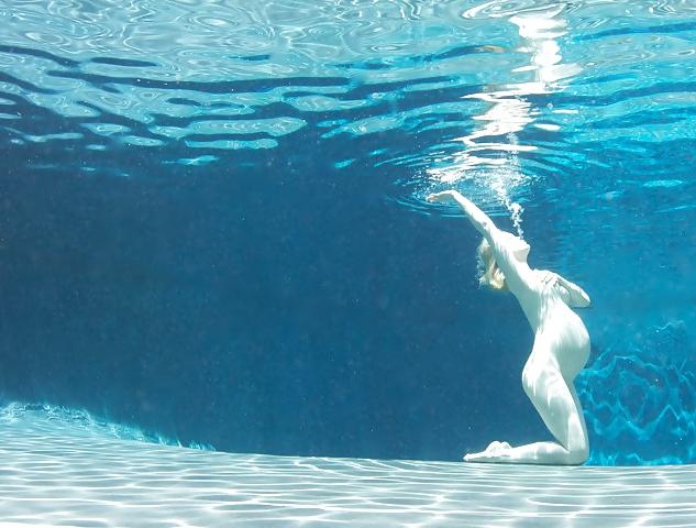 4P January Jones leaked photoshoot (2011), leaked phone pic