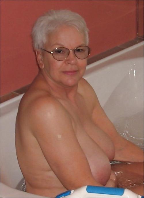 11P Amateur Grannies With Big Tits