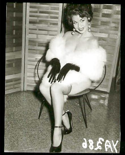 23P Nylons no garter belt