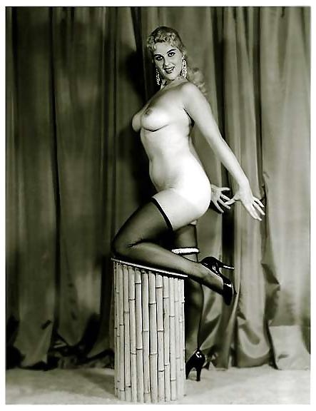 23P Nylons no garter belt
