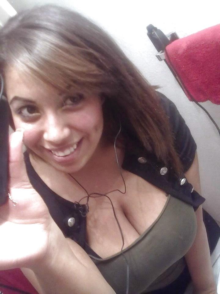25P Beurette rebeu arabe avec des enormes boobs busty arab