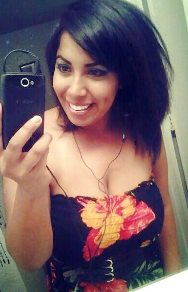 25P Beurette rebeu arabe avec des enormes boobs busty arab