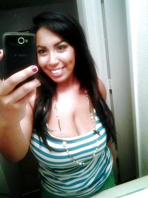 25P Beurette rebeu arabe avec des enormes boobs busty arab