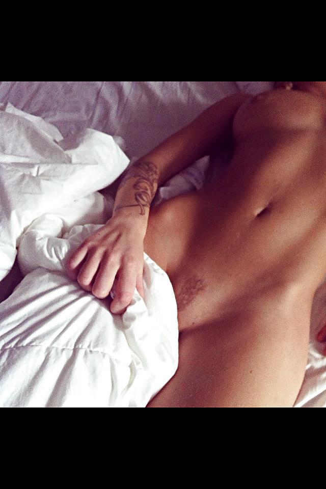 25P Hot Hardbodies and Babes