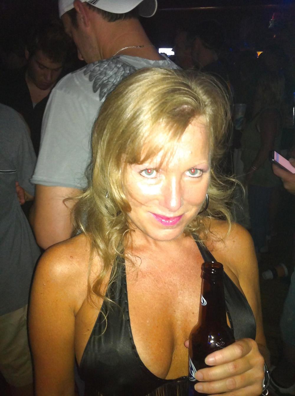 16P MILF Slut Wife Michele shows off her bikinis