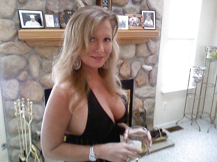 16P MILF Slut Wife Michele shows off her bikinis