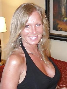 16P MILF Slut Wife Michele shows off her bikinis