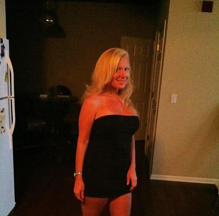 16P MILF Slut Wife Michele shows off her bikinis