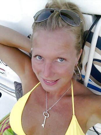 16P MILF Slut Wife Michele shows off her bikinis
