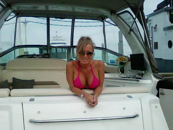 16P MILF Slut Wife Michele shows off her bikinis