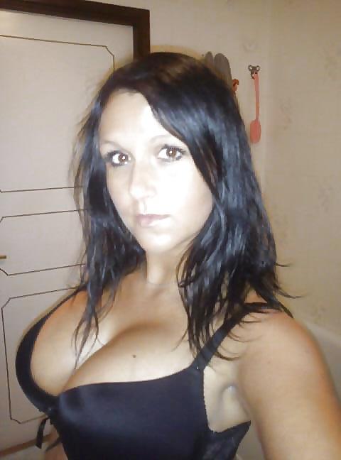 25P Cleavage big boob woman