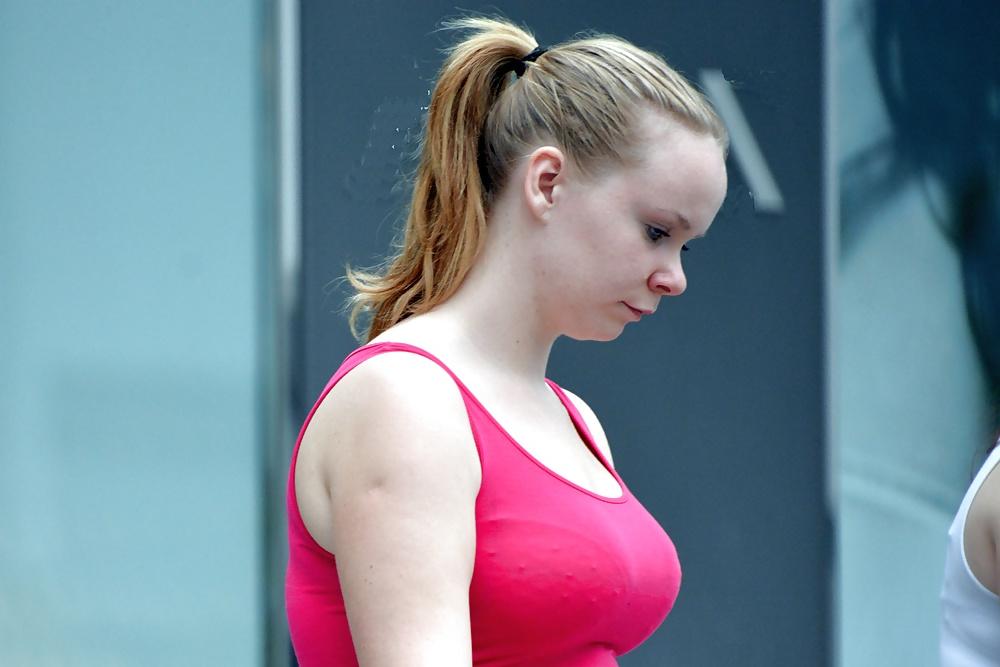 25P Cleavage big boob woman