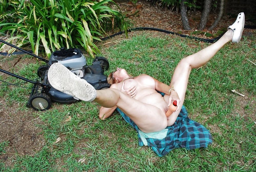 7P Poses Cutting Grass