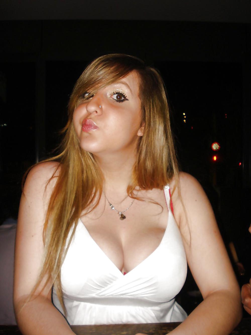 6P Big boobs clothed