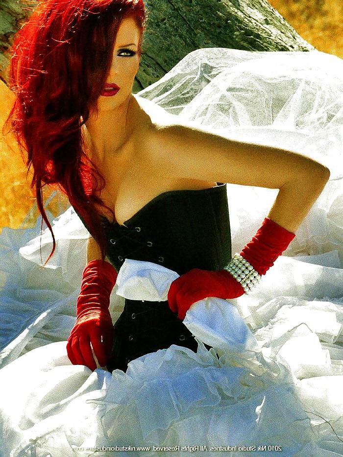 25P Beautiful Redhead Babes