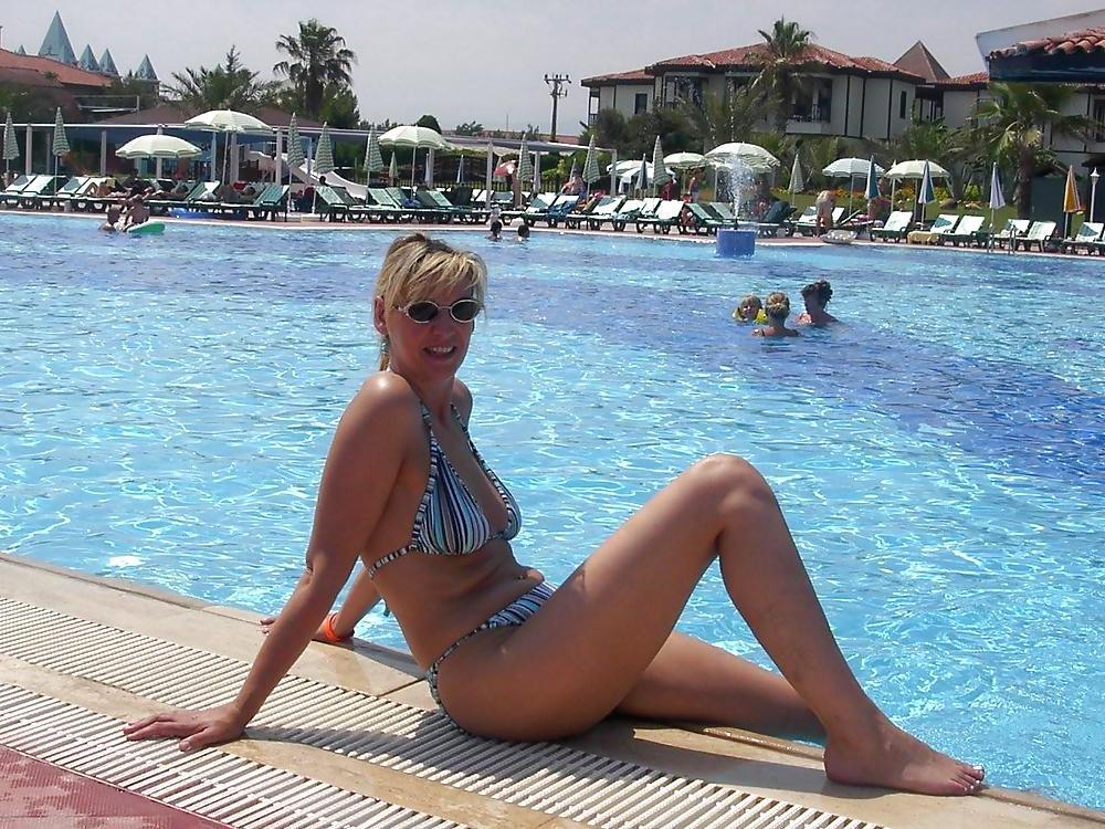 21P Slutty amateur wife having fun