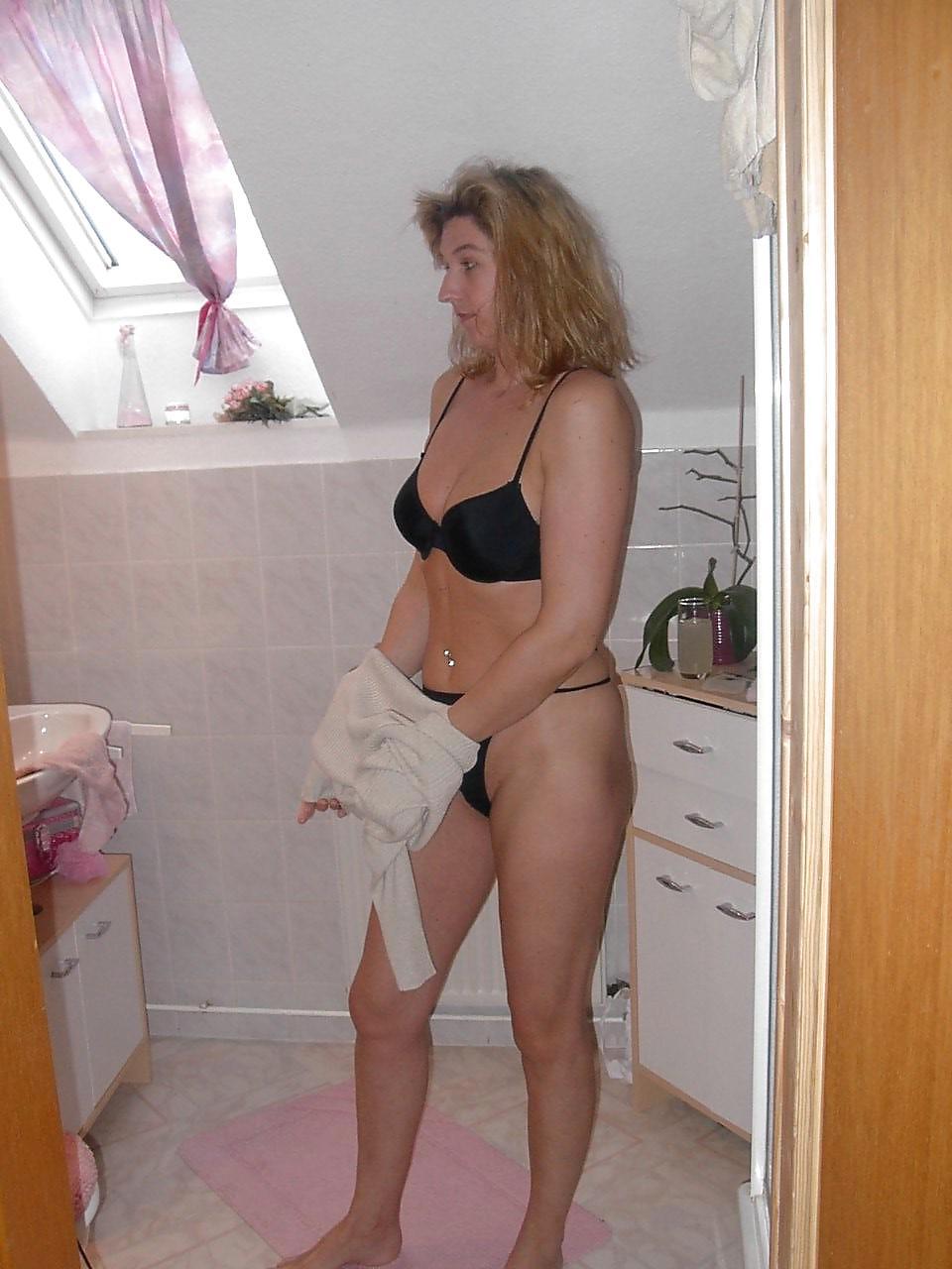 21P Slutty amateur wife having fun
