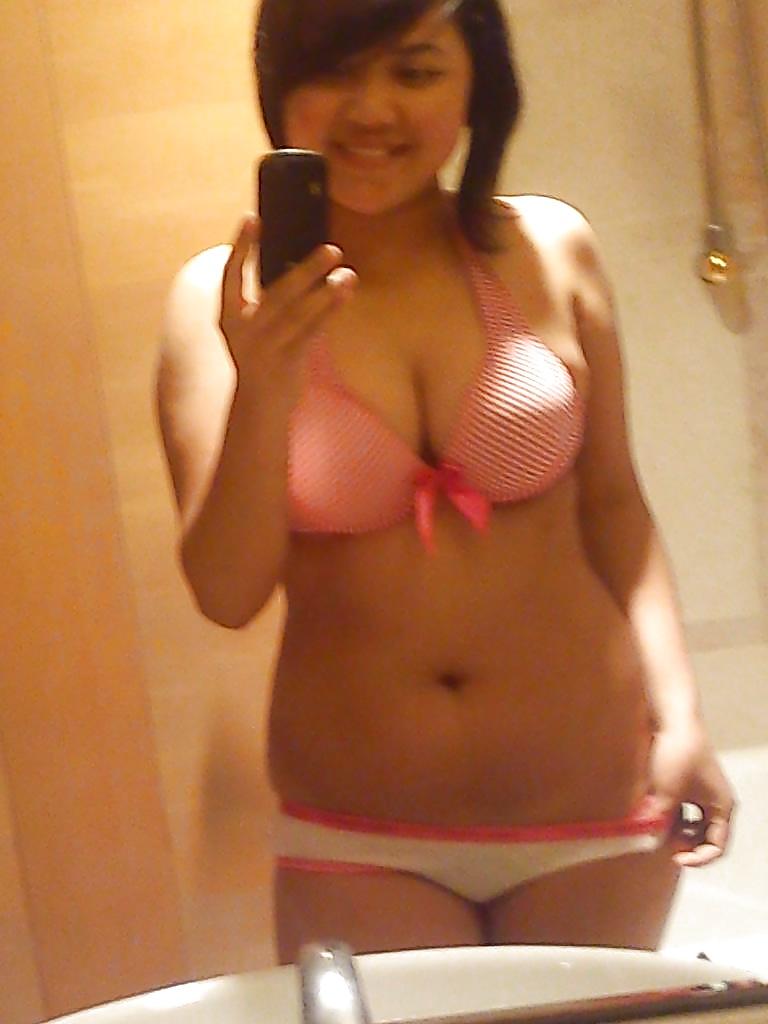 11P Indonesian maid in hong kong