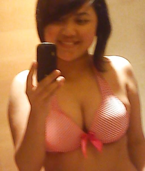 11P Indonesian maid in hong kong