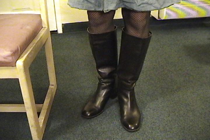 25P Wearing sexy boots while having some fun