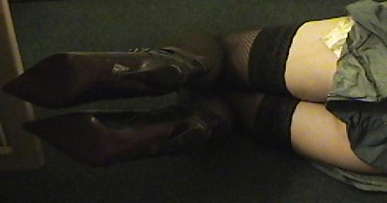 25P Wearing sexy boots while having some fun