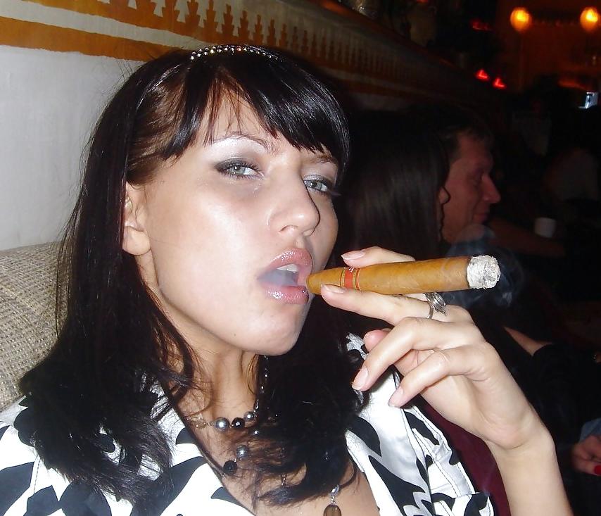 25P Smoking Babes - Thick Fat Cigar Divas