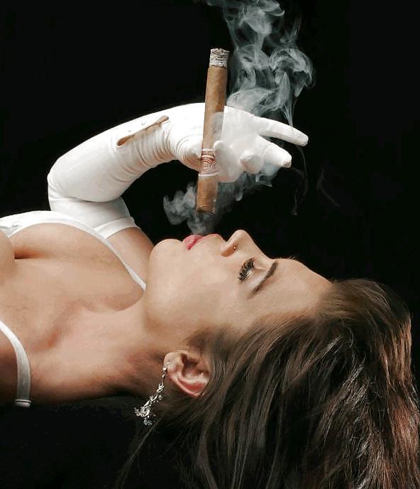 25P Smoking Babes - Thick Fat Cigar Divas