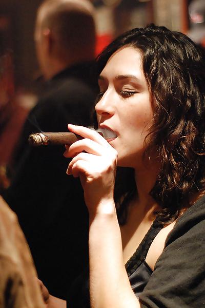 25P Smoking Babes - Thick Fat Cigar Divas