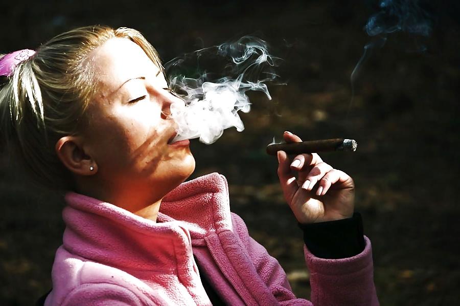 25P Smoking Babes - Thick Fat Cigar Divas