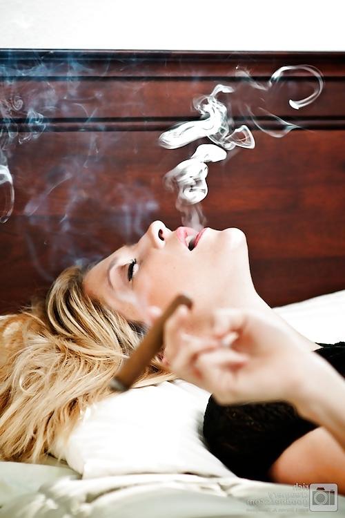 25P Smoking Babes - Thick Fat Cigar Divas
