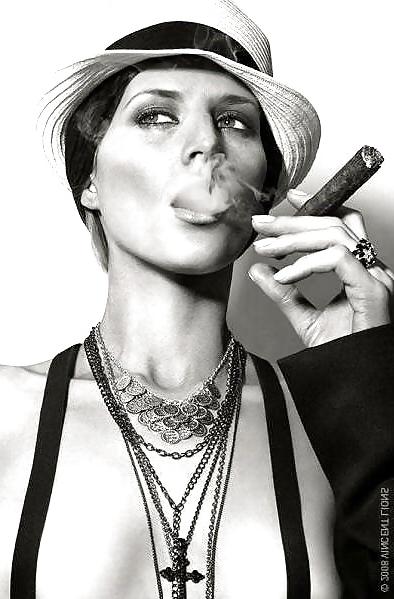 25P Smoking Babes - Thick Fat Cigar Divas
