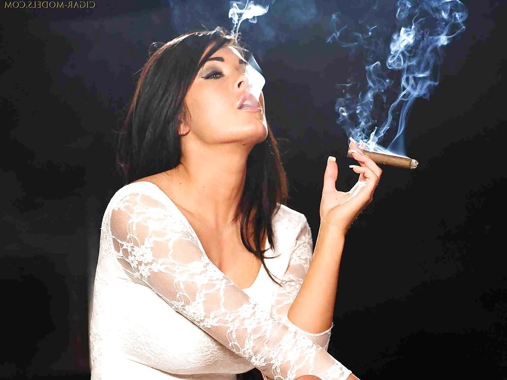 25P Smoking Babes - Thick Fat Cigar Divas