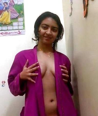 13P Indian babes - non nude