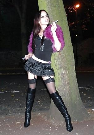 25P Smoking girls