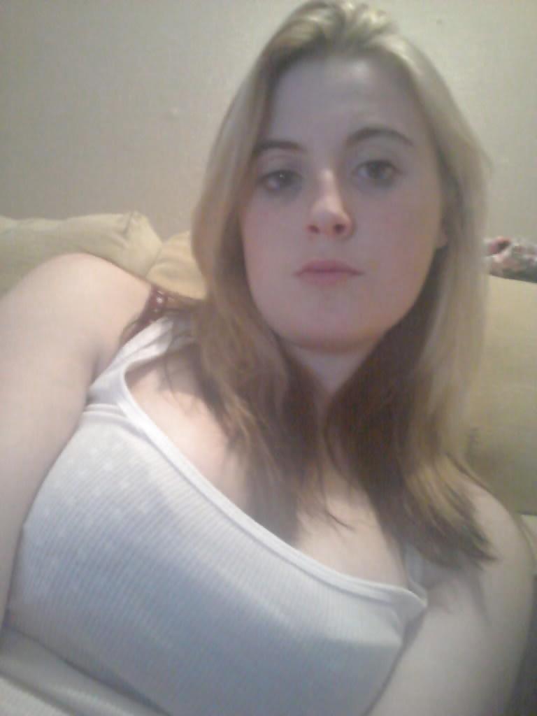 11P Cellphone hottie 